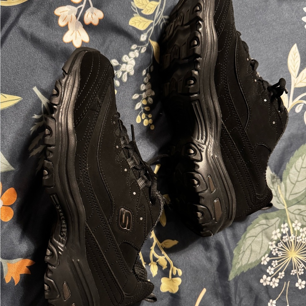 Skechers D'Lites Women’s Black Sneakers WIDE FIT - Picture 3 of 6